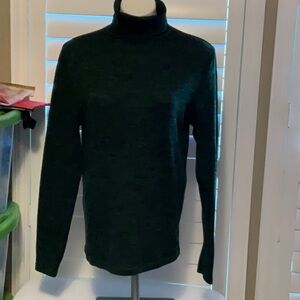 Chic Forest Green Turtleneck Sweater